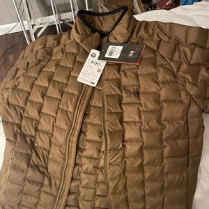 Men’s medium mountain hardware brand new summiter down jacket with tags